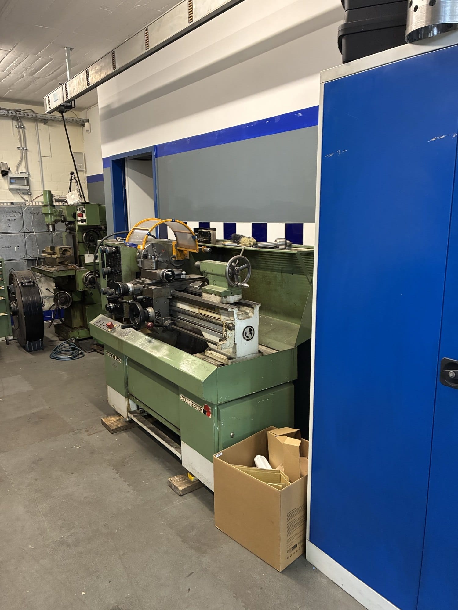 Eigene Motoren-Bearbeitungsmaschine bei Max Motors